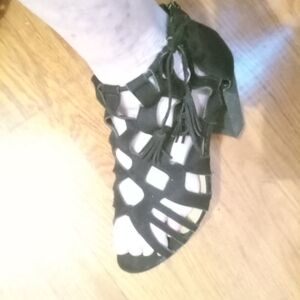 Chic Black Strappy Heels